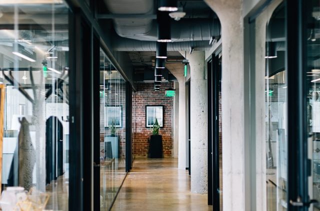 Ipari stílusú belső terek és ajtajaik