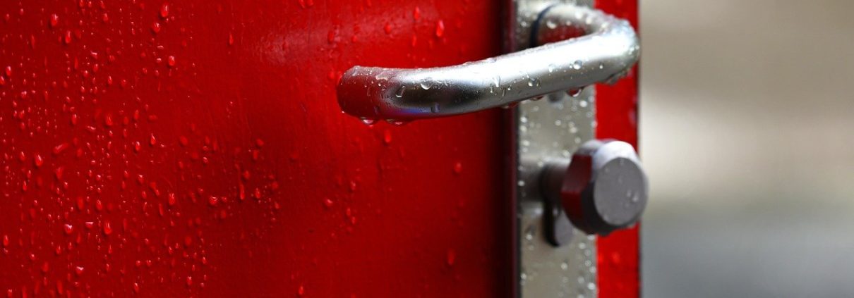 Kilincs vagy ajtógomb? – Milyen ajtófogantyút válasszunk új beltéri ajtónkra?