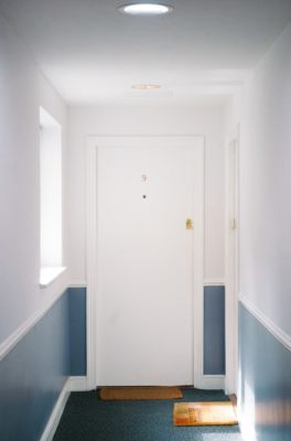 Így lehet új beltéri ajtónk a panellakásban is, elérhető áron