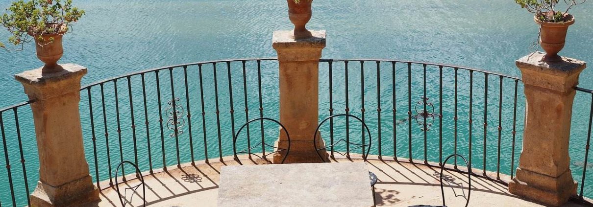 5 ok, ami miatt jobb választás a teraszajtó, mint a sima tolóajtó, ha teraszod, kerted van