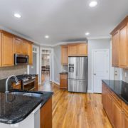 Melyik a jobb: új beltéri ajtók vásárlása vagy a régiek felújítása?