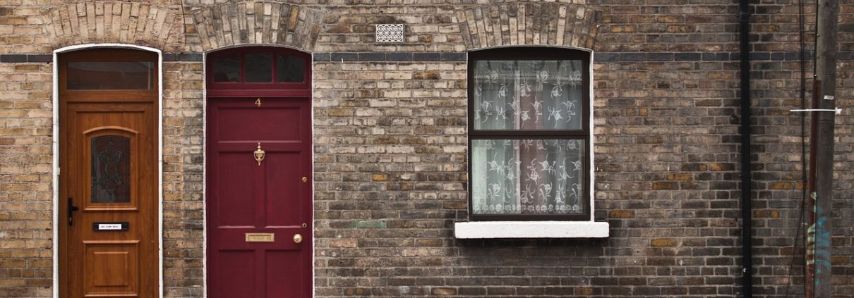 Beltéri ajtó régi tokban: stílusosan időtálló megoldás