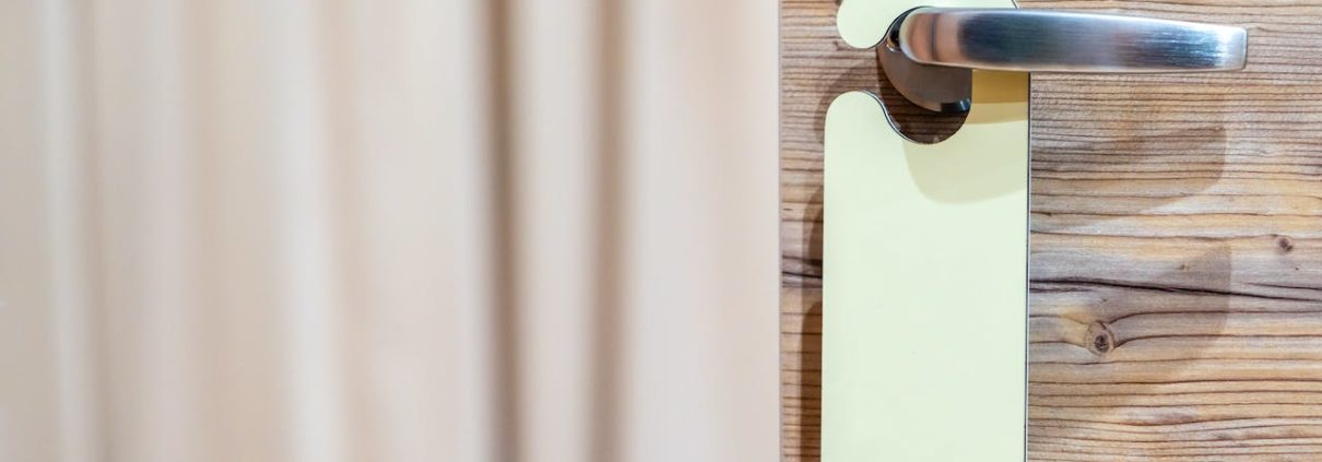 Kifelé nyíló beltéri ajtó: minden egyedi igényre megoldást kínálunk