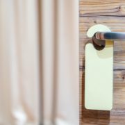 Kifelé nyíló beltéri ajtó: minden egyedi igényre megoldást kínálunk